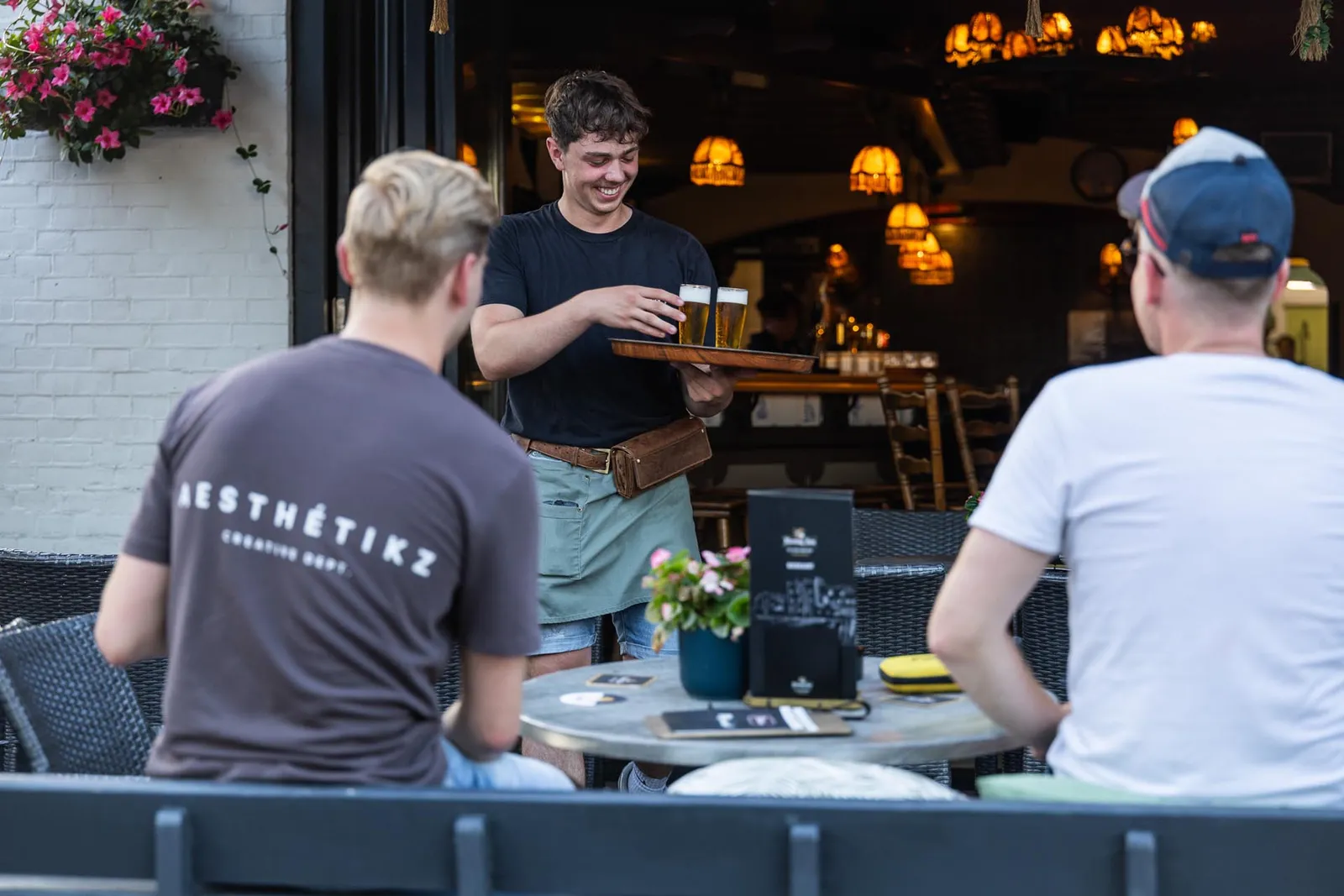 De Pool, foto van de zaak zelf