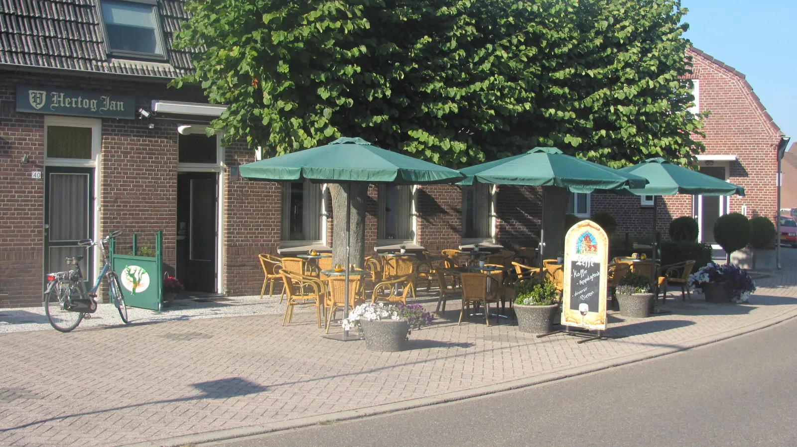 Den Tommes, foto van de zaak zelf