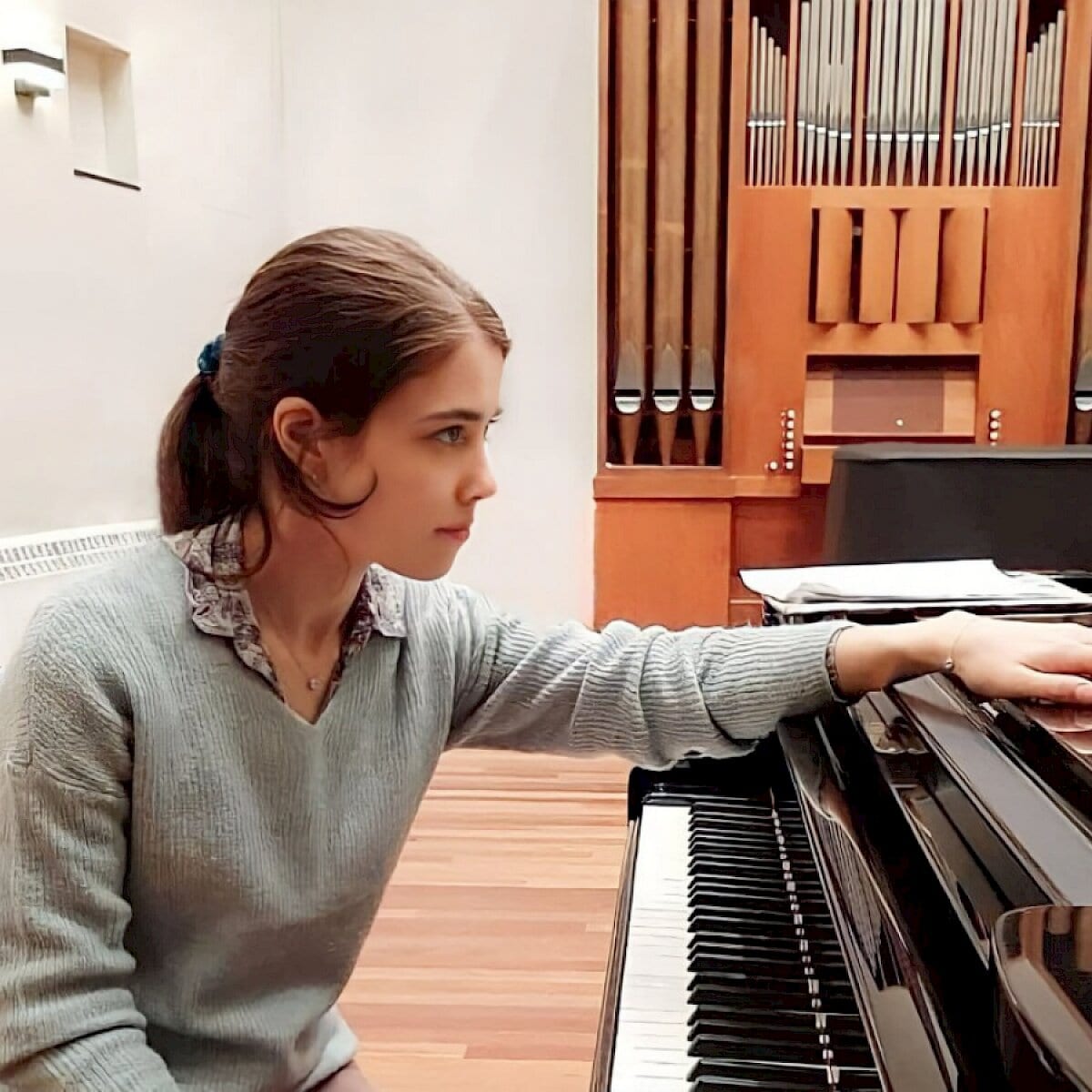 Anna Mikhailova, beeld van de organisator
